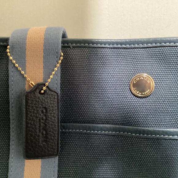 Coach Ellis Weekender - Picture 9 of 11